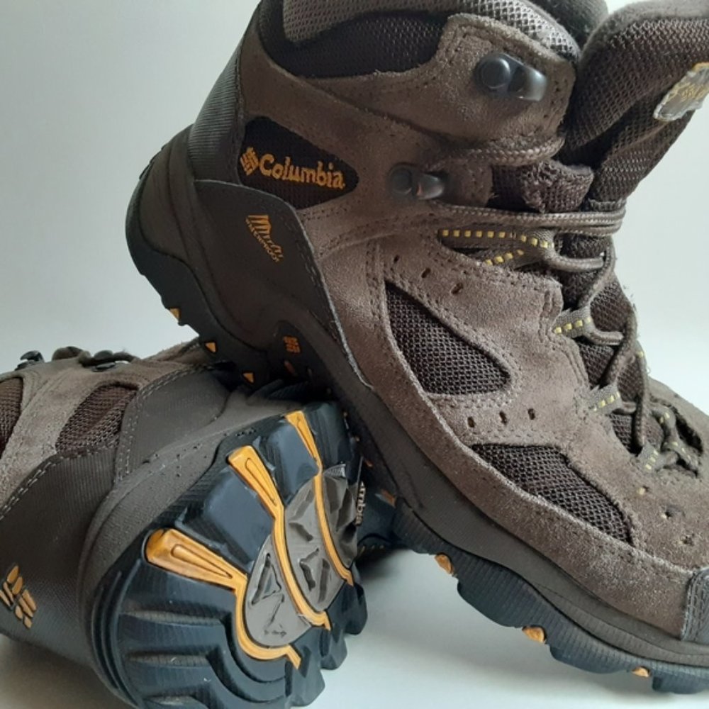 MENS Columbia Hiking Boots SIZE 8.5
